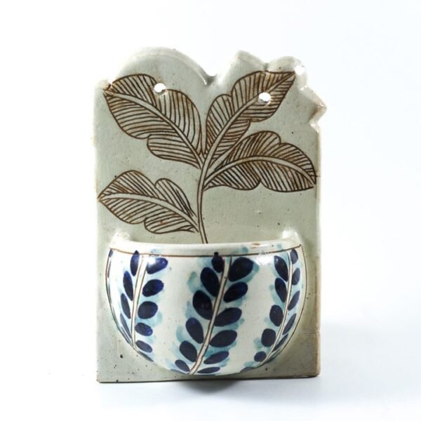 Key hanger Pottery, Shape 4