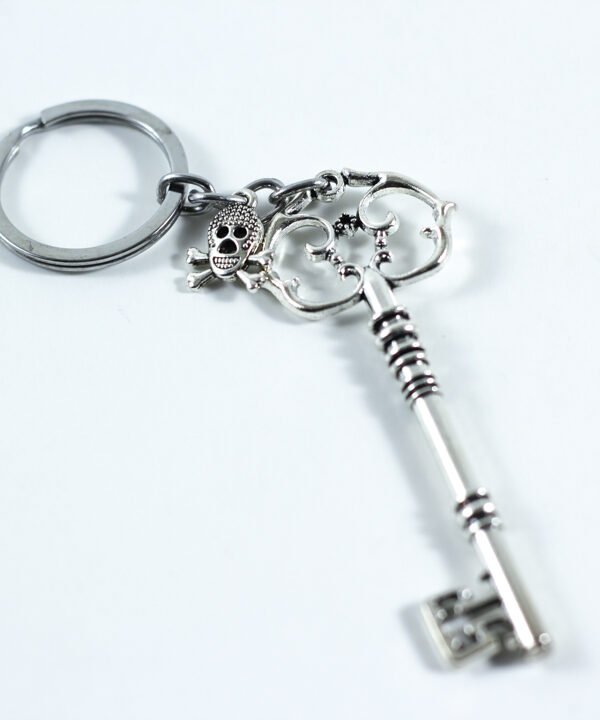 مفتاح سلسلة فضية مفتاح الصدر