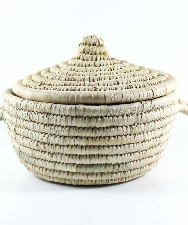 Wicker basket, with cover