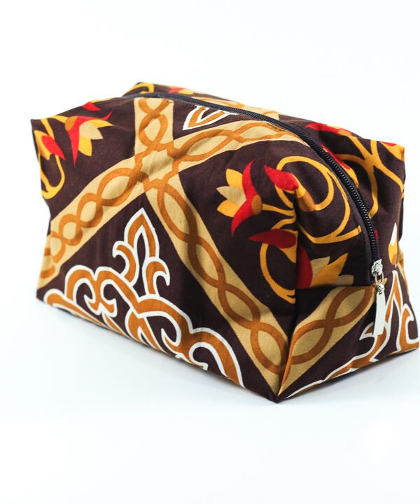 حقيبة يد صغيرة بنى