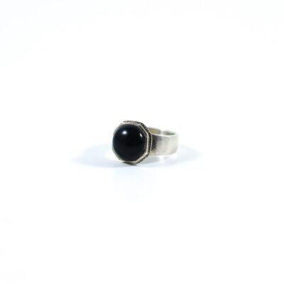 Ring, Big black gemstone