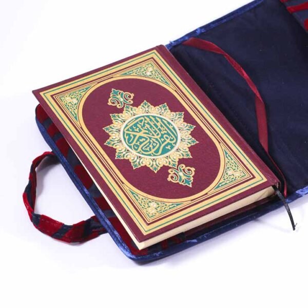 ⁦القرآن الكريم مع غطاء أحمر وأزرق غامق⁩ - الصورة ⁦3⁩