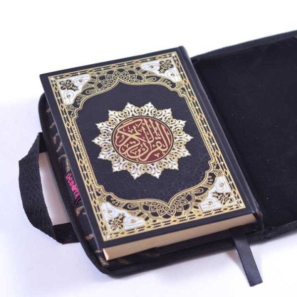 ⁦القرآن الكريم، لون ذهبي وأسود⁩ - الصورة ⁦2⁩