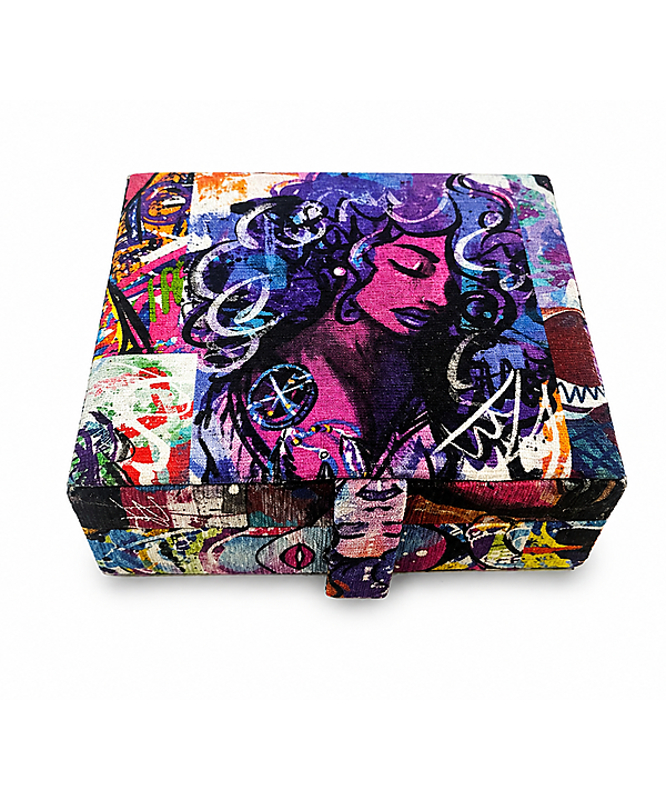 Accessories box, Sad Woman